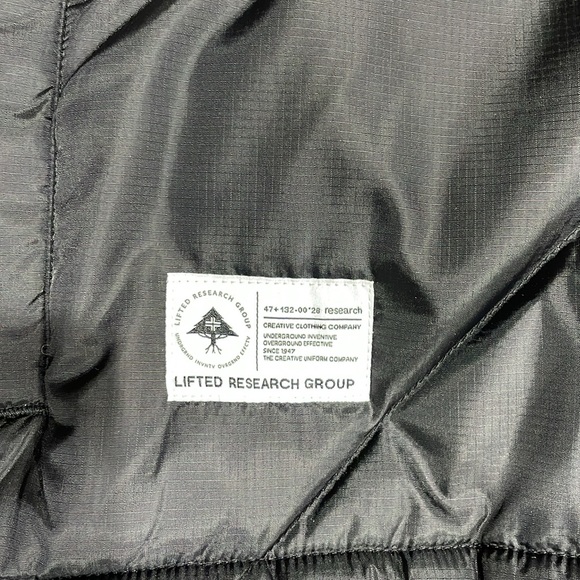 Brand new with tags LRG lightly insulated puffy jacket. Multiple sizes available - Picture 3 of 7
